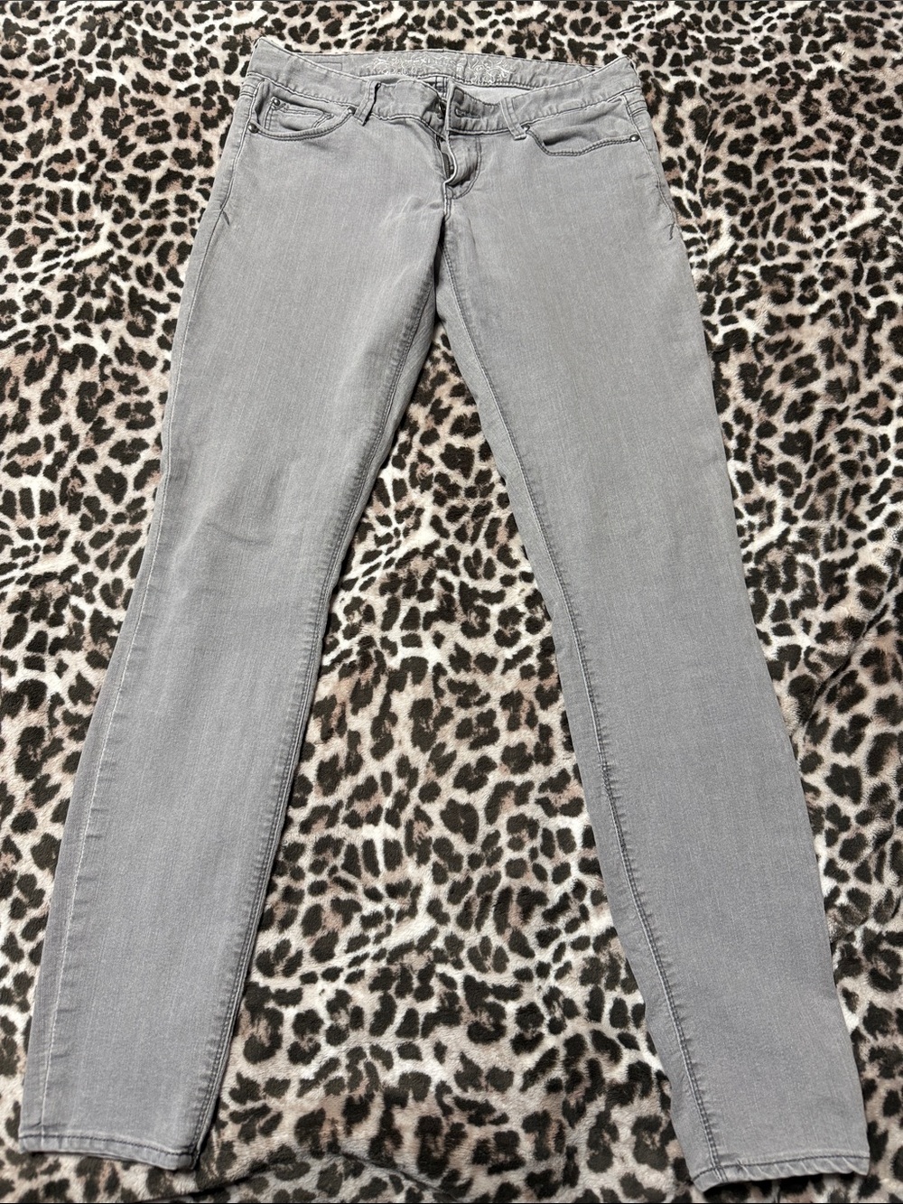 Express Women’s Light Gray Skinny Jeans low rise